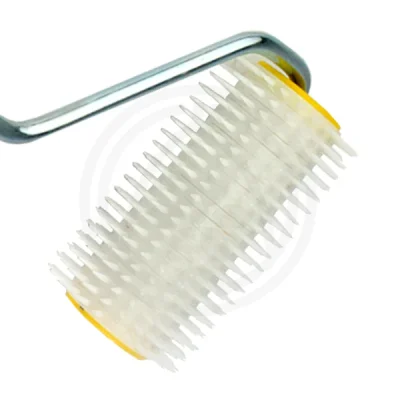 Jež za otvaranje mednih poklopaca, sa bijelim plastičnim iglama, BEE